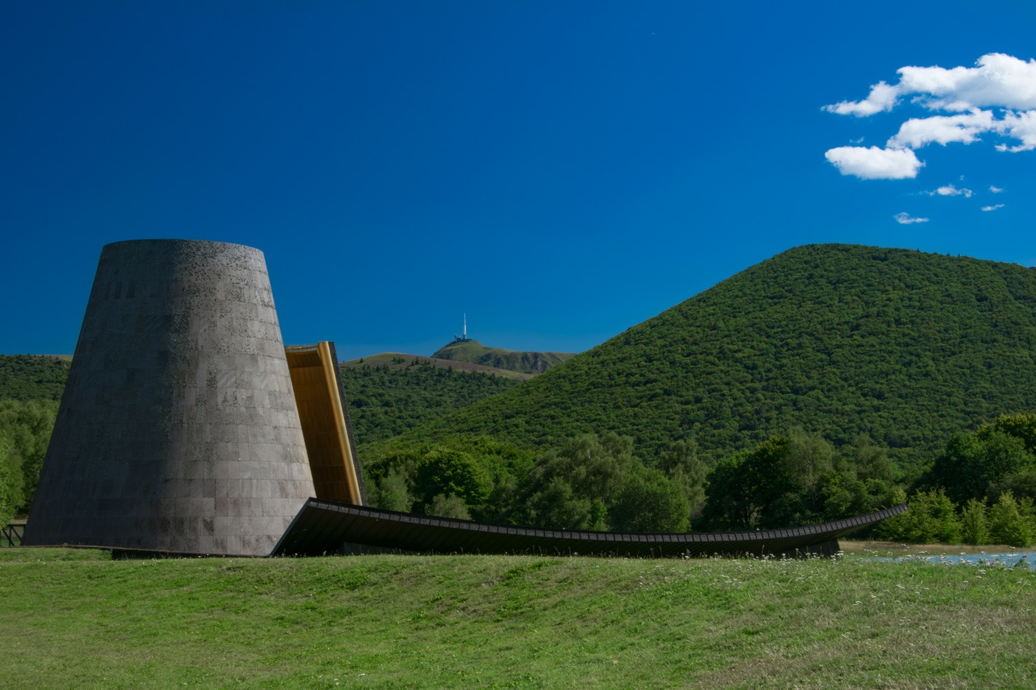 Lire la suite à propos de l’article Parc à thèmes Vulcania